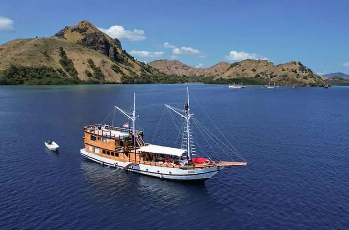 Shared Komodo Tour 3D2N with Deluxe Boat