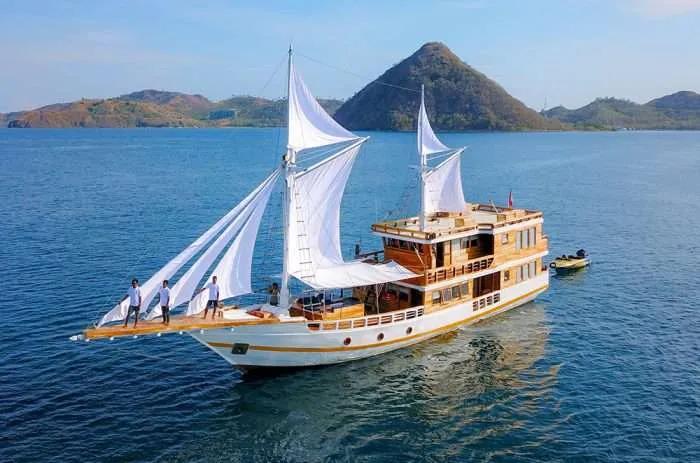 3D2N Komodo Boat Trip with Barakati Cruise